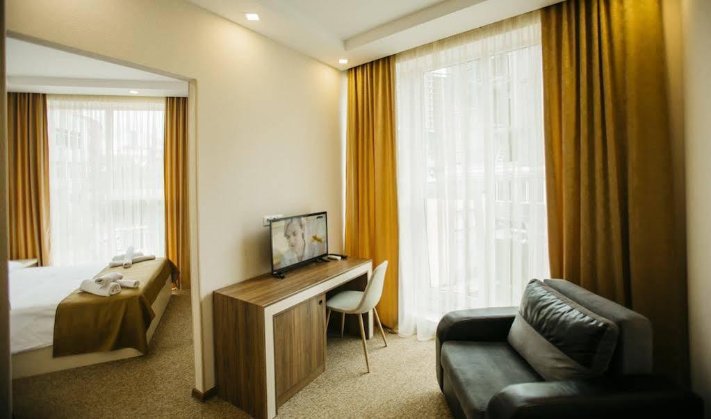 City Hotel 바투미 외부 사진