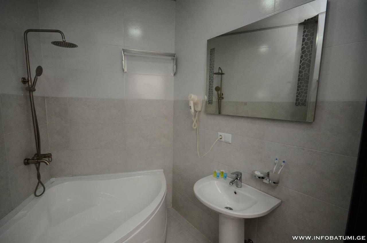 City Hotel 바투미 외부 사진